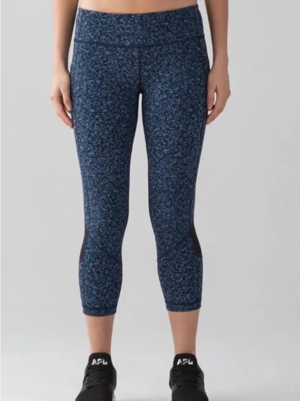 Lululemon size 4 Women’s Navy Blue Cropped Leggings